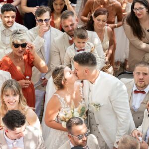 couple de mariés photographié par Fanny Ritz Photographe lors d'un mariage à Paris